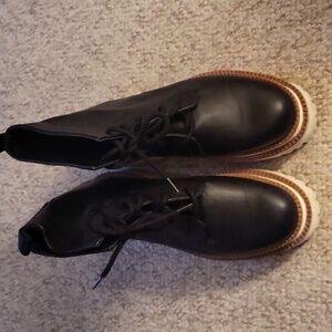 Paloma Barcelo-Womens Black Boots Size 37 or  6.5 in black with a cream heel